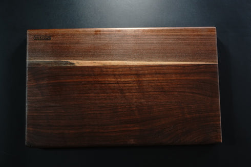 KACAVEEDA XXL DASKA ZA REZANJE OD AMERIČKOG ORAHA IZRAĐENA U 'FACE GRAIN' TEHNICI DIMENZIJE 600x380x50 MM